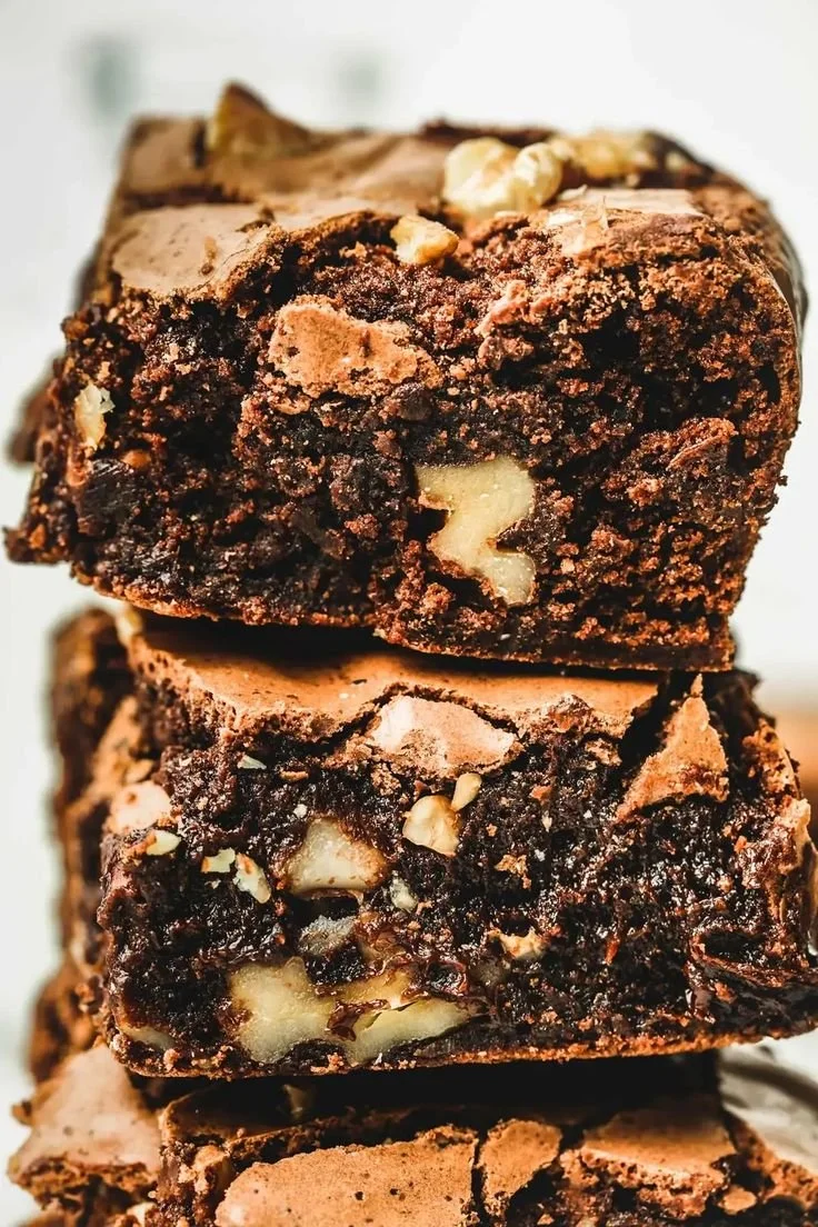 Brownies fondants aux noix et chocolat, une délicieuse recette de dessert.