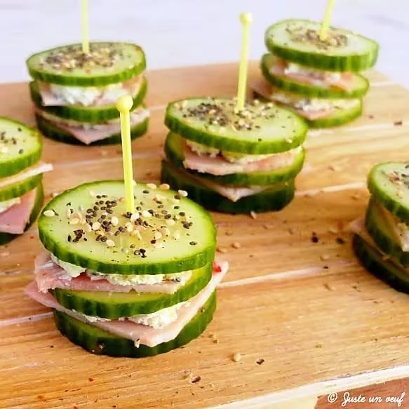 Burger frais de concombre savoureux avec garnitures green