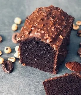 Un savoureux cake au chocolat tout en moelleux et gourmandise