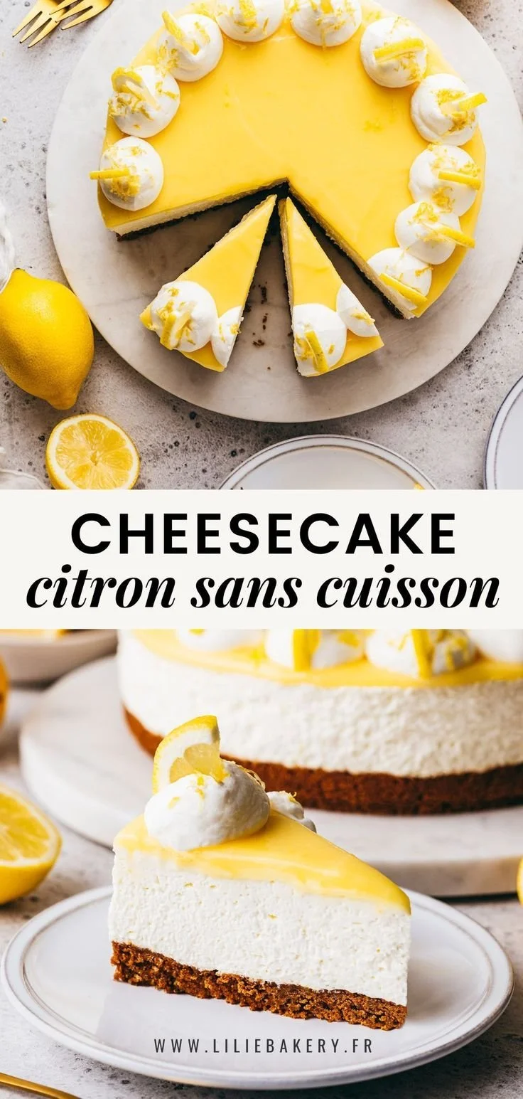 Cheesecake citron crémeux garni de zestes de citron sur un fond de biscuit.
