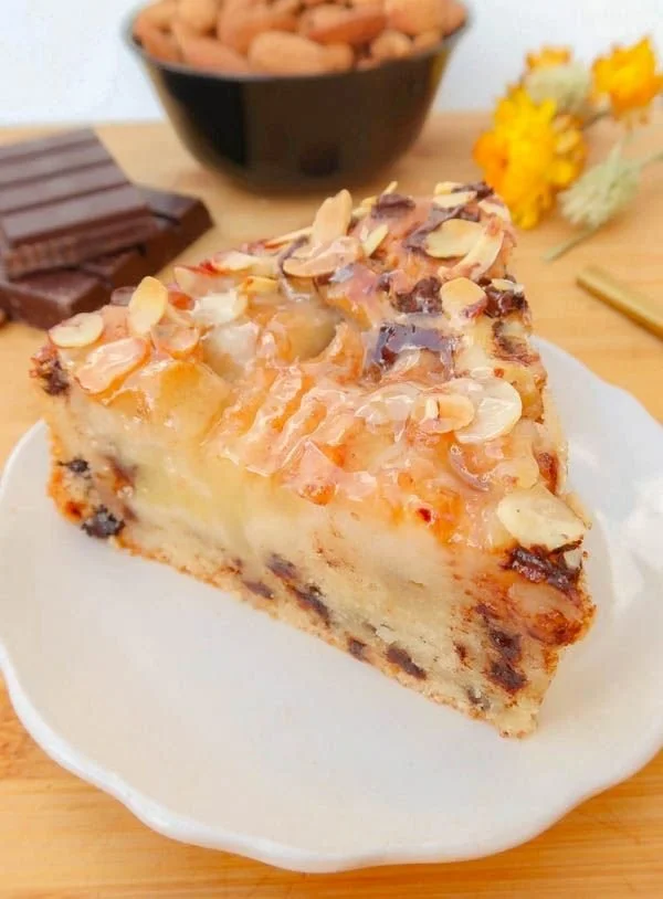Gâteau moelleux aux poires, amandes et pépites de chocolat vegan