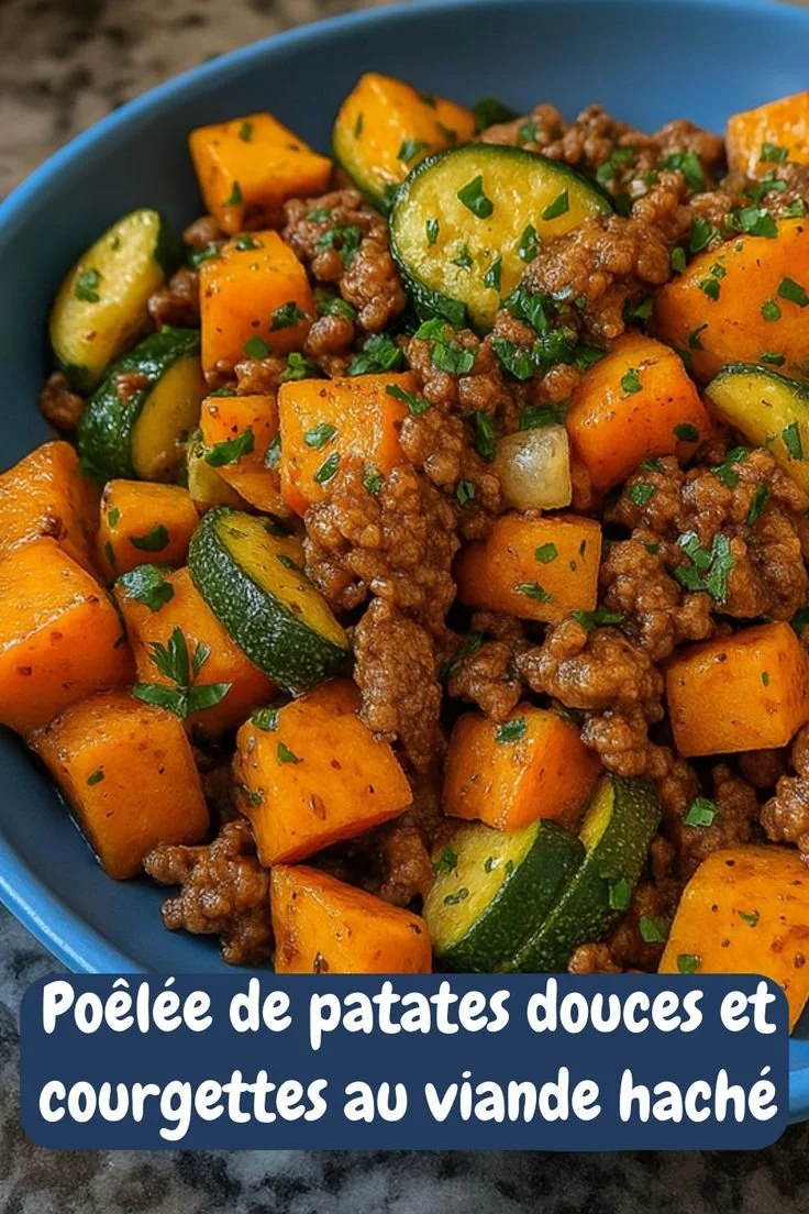 Poêlée de patates douces, courgettes et viande hachée dans une poêle