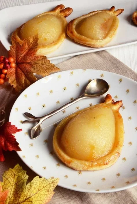 Feuilletés à la poire et au chocolat, dessert croustillant et gourmand.