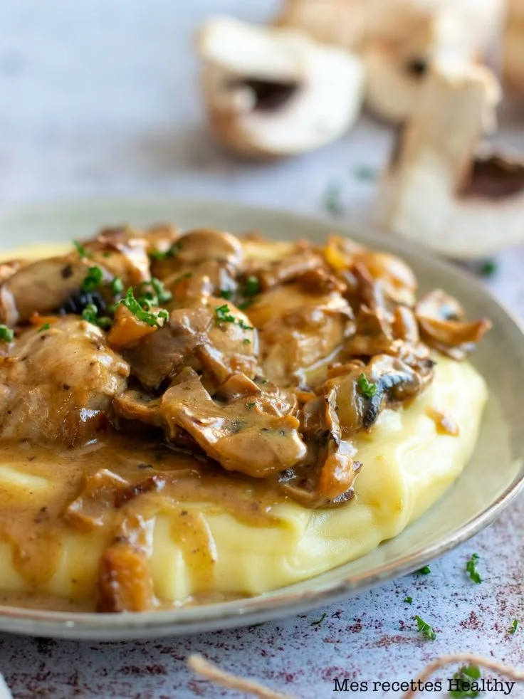 Recette de poulet au champignon et purée au fromage, un plat délicieux