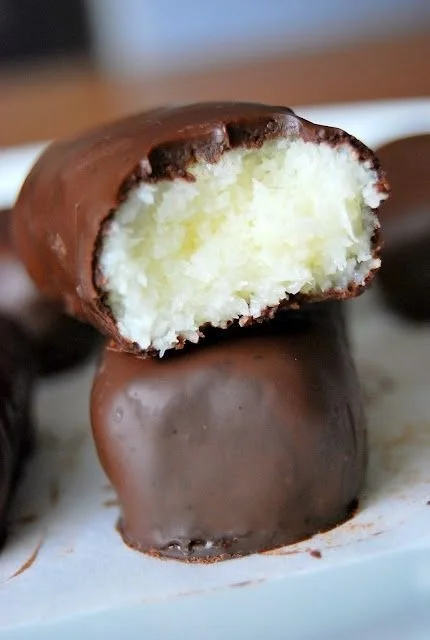 Recette de Bounty maison avec chocolat et noix de coco
