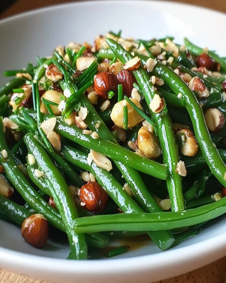 Salade de haricots verts et noisettes, recette simple et saine.