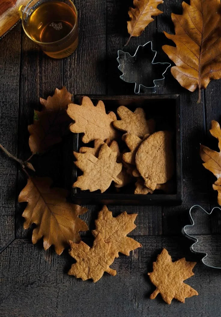 Biscuits Speculoos croustillants aux épices sur une assiette