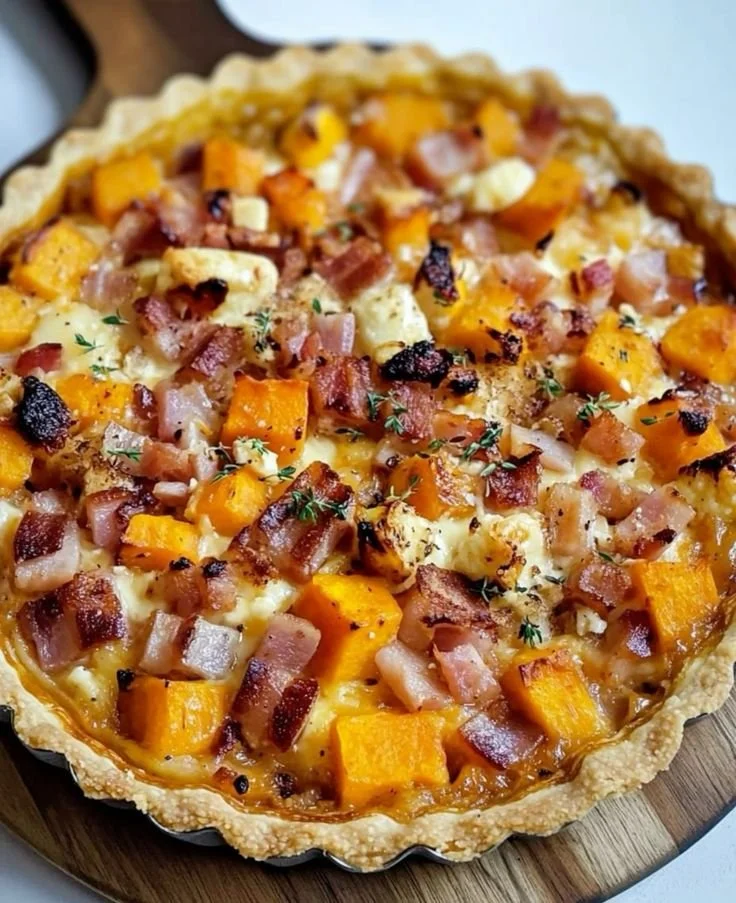 Tarte butternut aux lardons, fromage et noisettes, plat savoureux et réconfortant